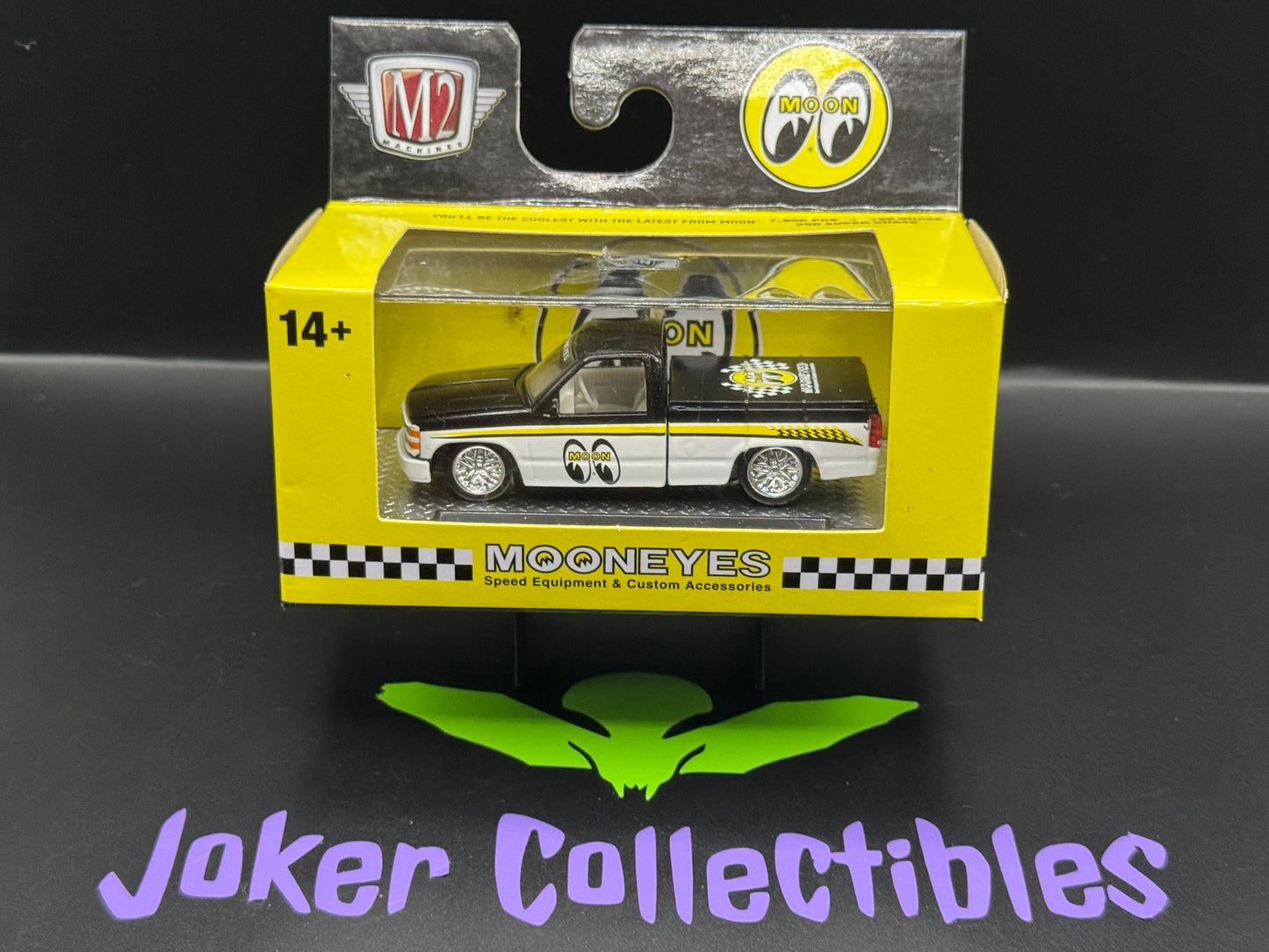 M2 Machines Mooneyes 1990 Chevrolet C1500 Silverado S149 25-126