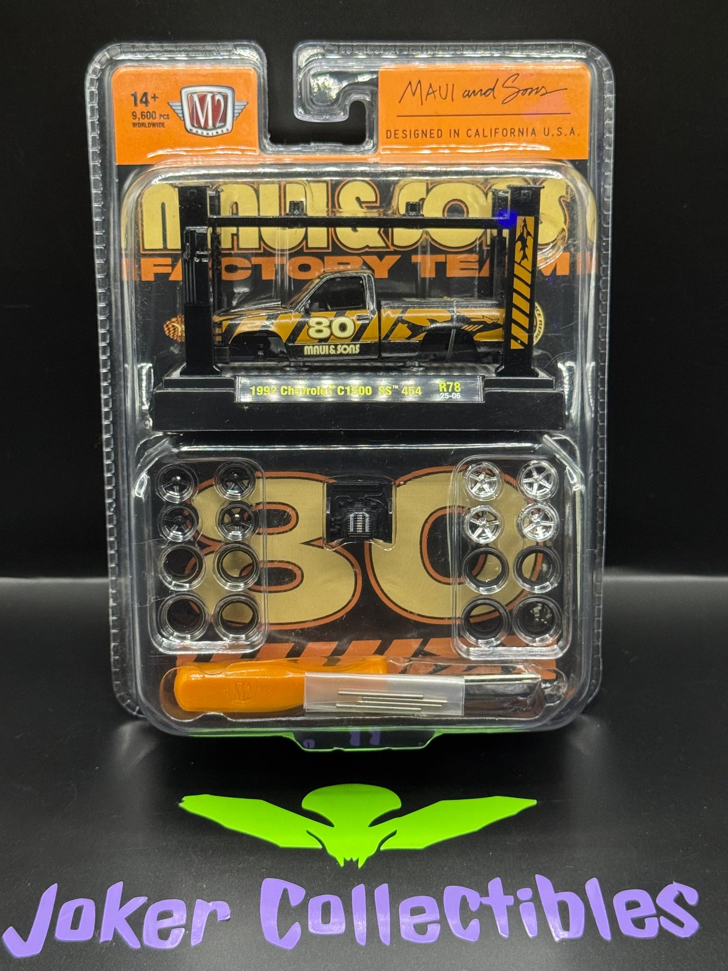 M2 Machines Model-Kit Auto Lift Maui & Sons 1992 Chevrolet C1500 SS 454 R78 25-06