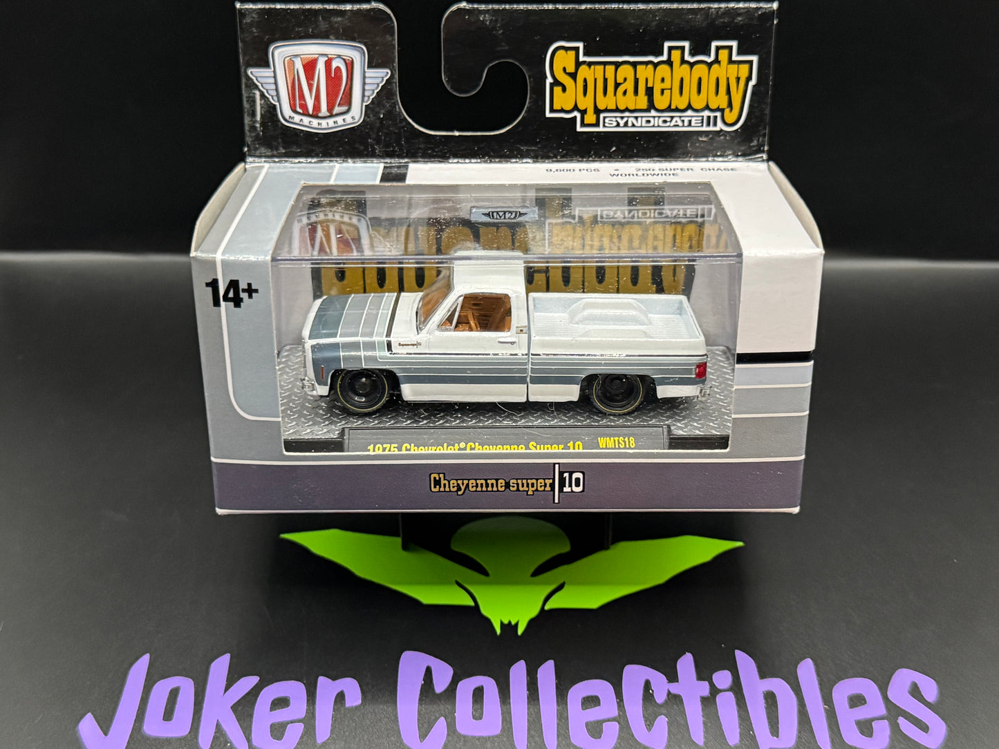 M2 Machines Squarebody Syndicate 1975 Chevrolet Cheyenne Super 10 WMTS18 24-20