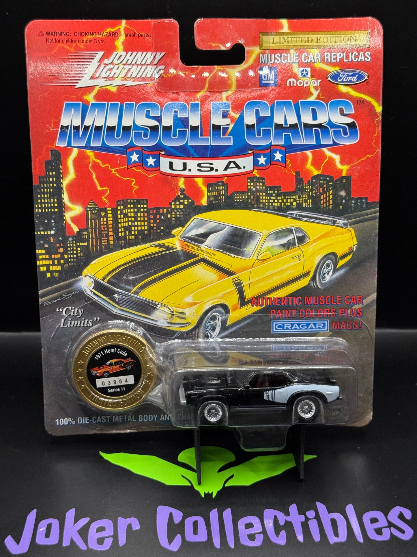 Johnny Lightning Muscle Cars U.S.A Series 11 Black 1971 Hemi Cuda with Coin 03984