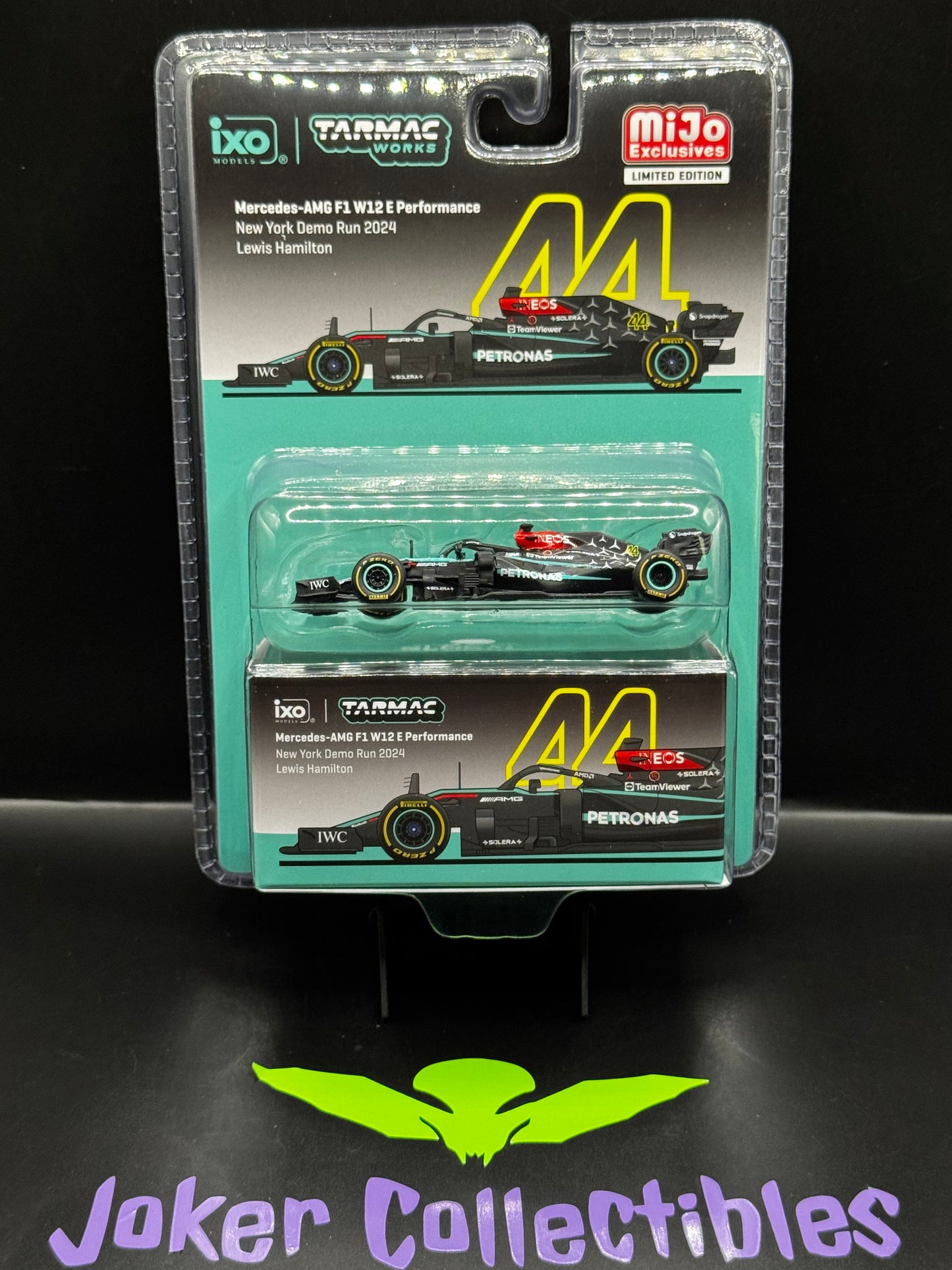 Tarmac Works ixo Models Global64 Lewis Hamilton Mercedes-AMG F1 W12 E Performance New York Demo Run 2024