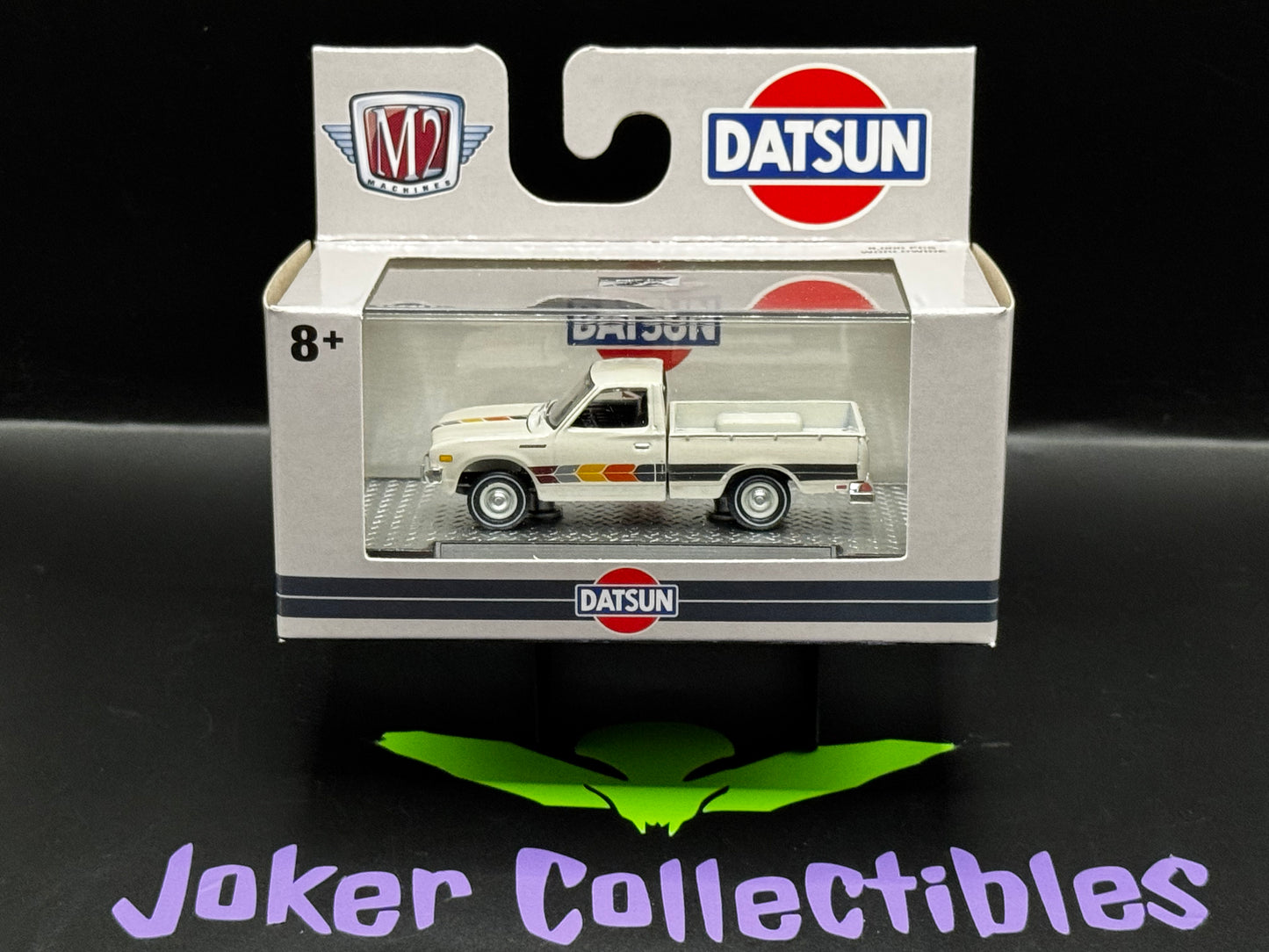 M2 Machines Auto-Thentics White 1977 Datsun Pickup R108 26-10