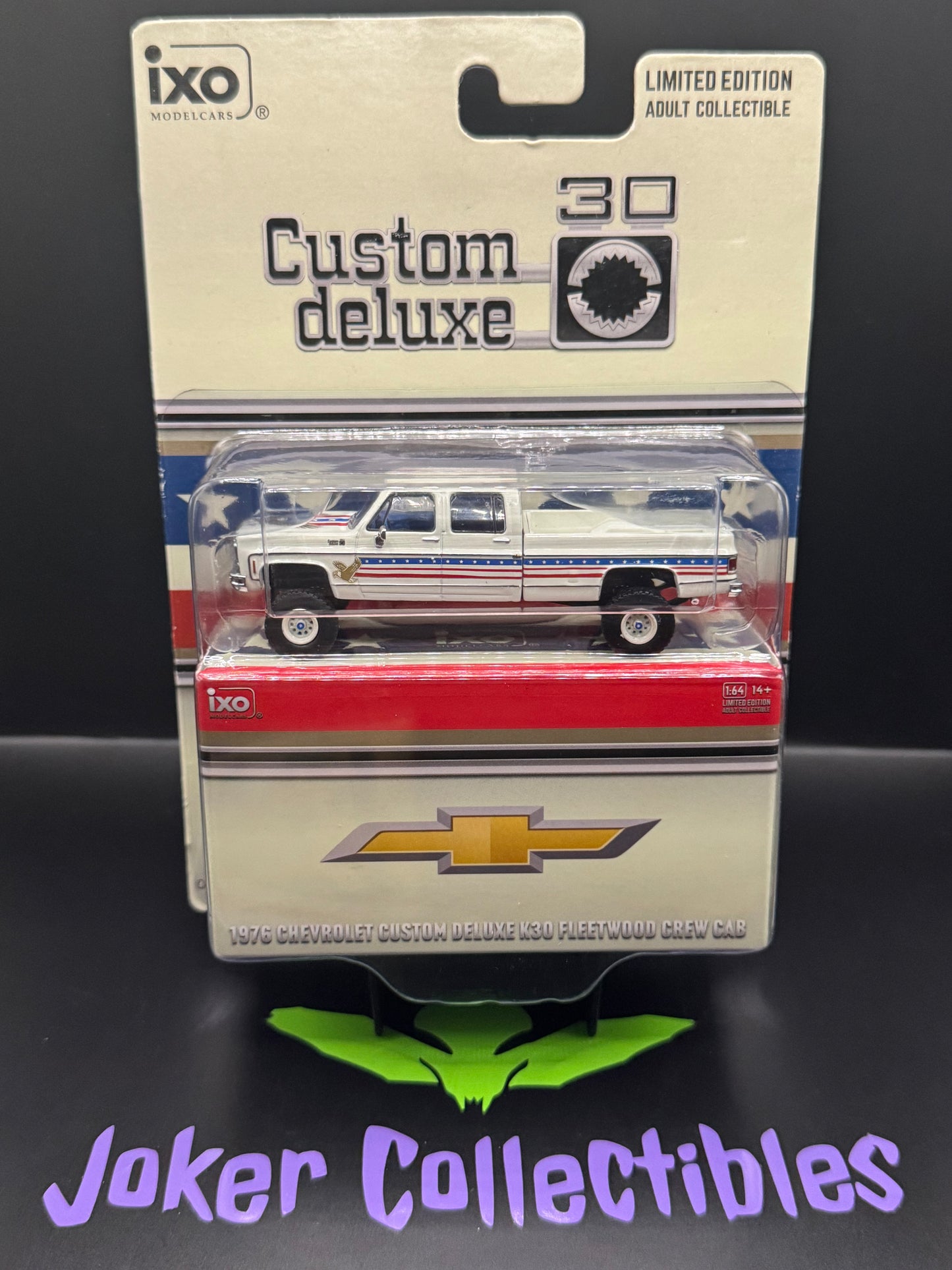 IXO Model 1976 Chevrolet Custom Deluxe K30 Fleetwood Crew Cab 250th Anniversary Edition White