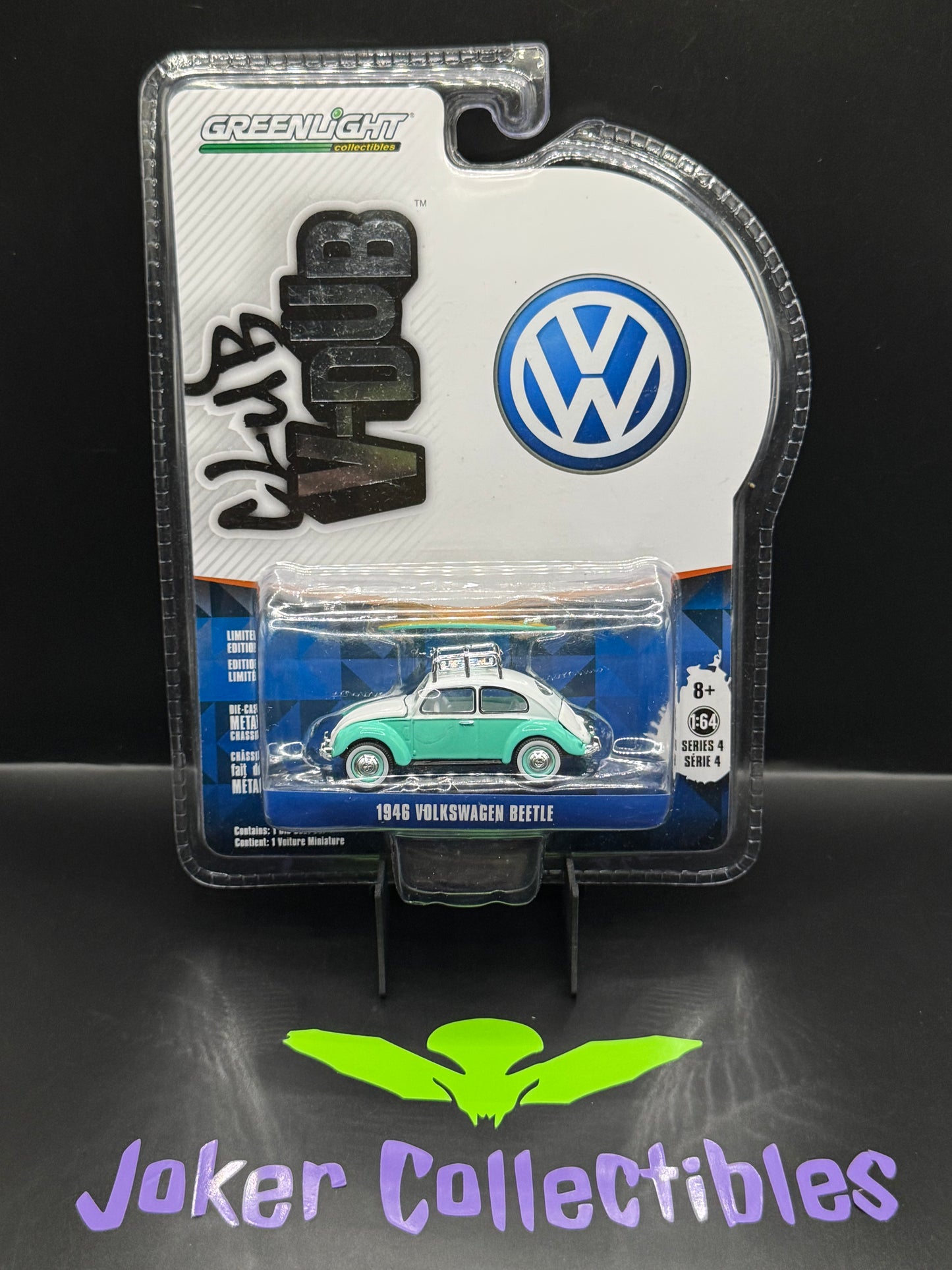 Greenlight Club V-Dub Series 4 1946 Volkswagen Beetle with Surfboard
