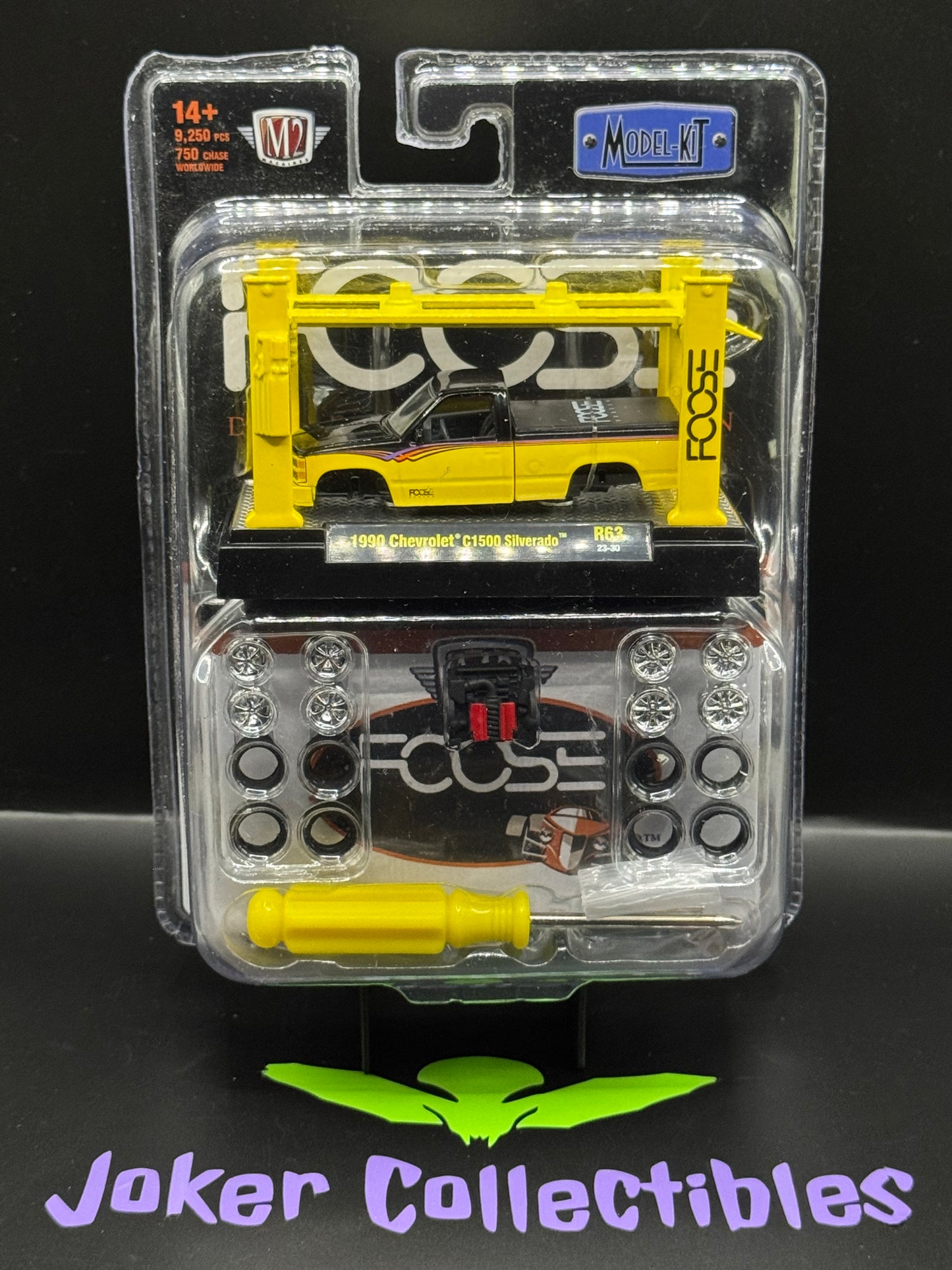 M2 Machines Model-Kit Auto Lift Yellow Foose 1990 Chevrolet C1500 Silverado R63 23-30