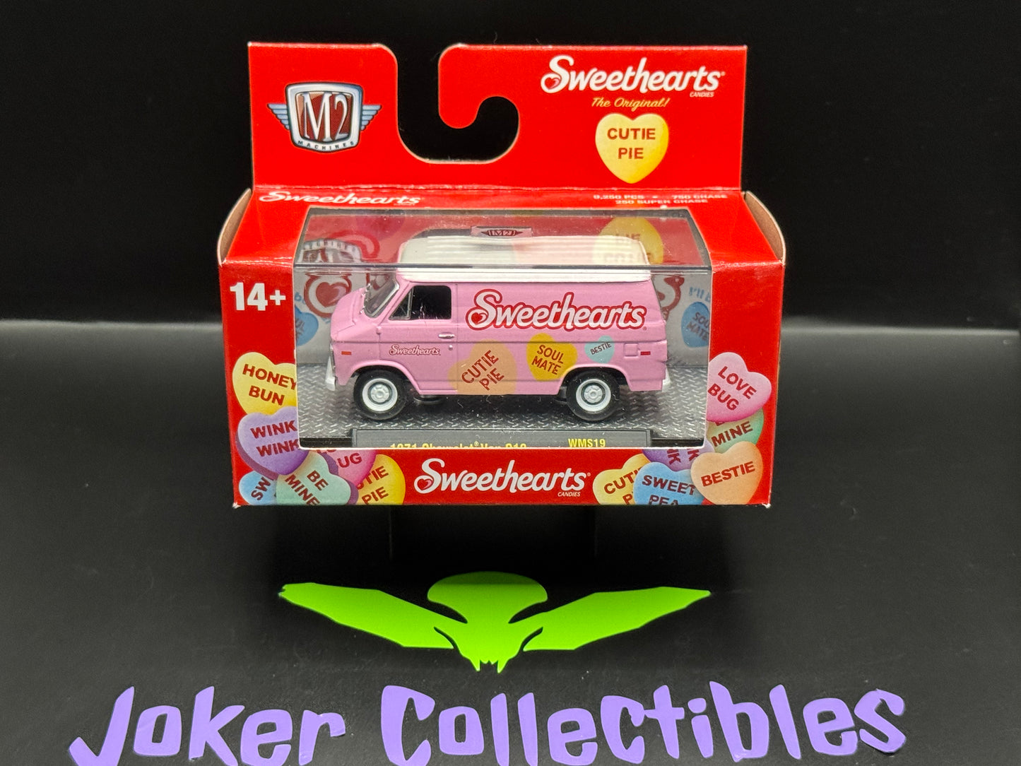 M2 Machines Sweethearts Pink 1971 Chevrolet Van G10 WMTS19 24-03