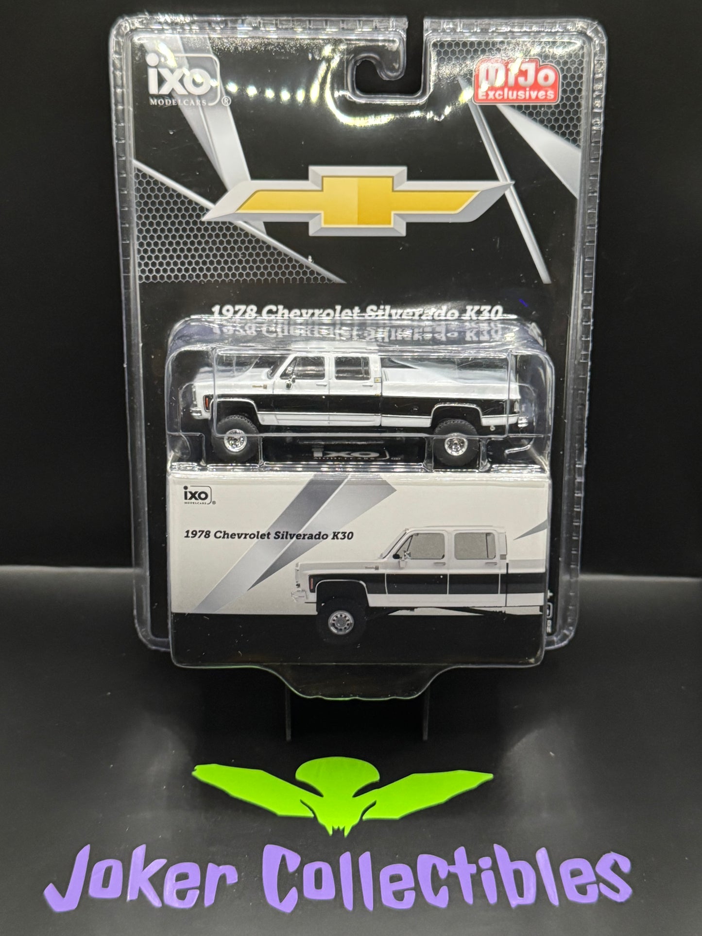IXO Model Cars 1978 Chevrolet Silverado K30 Crew Cab Fleetside Lifted White Black Two Tone