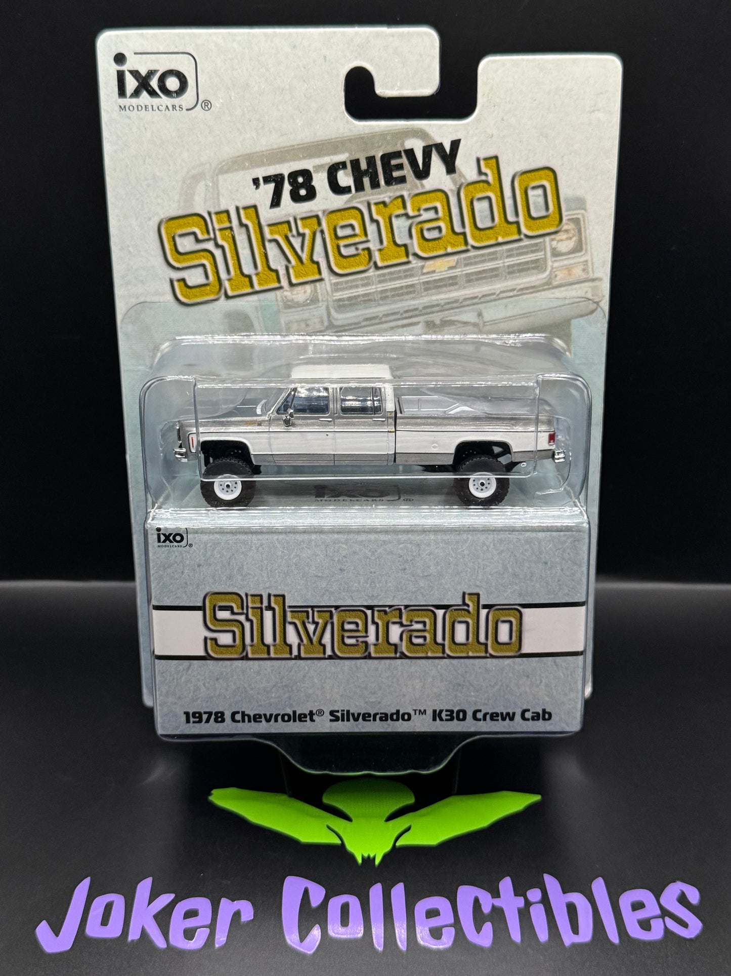 IXO Models Chase 1978 Chevrolet Silverado K30 Crew Cab Fleetside Lifted Blue with White