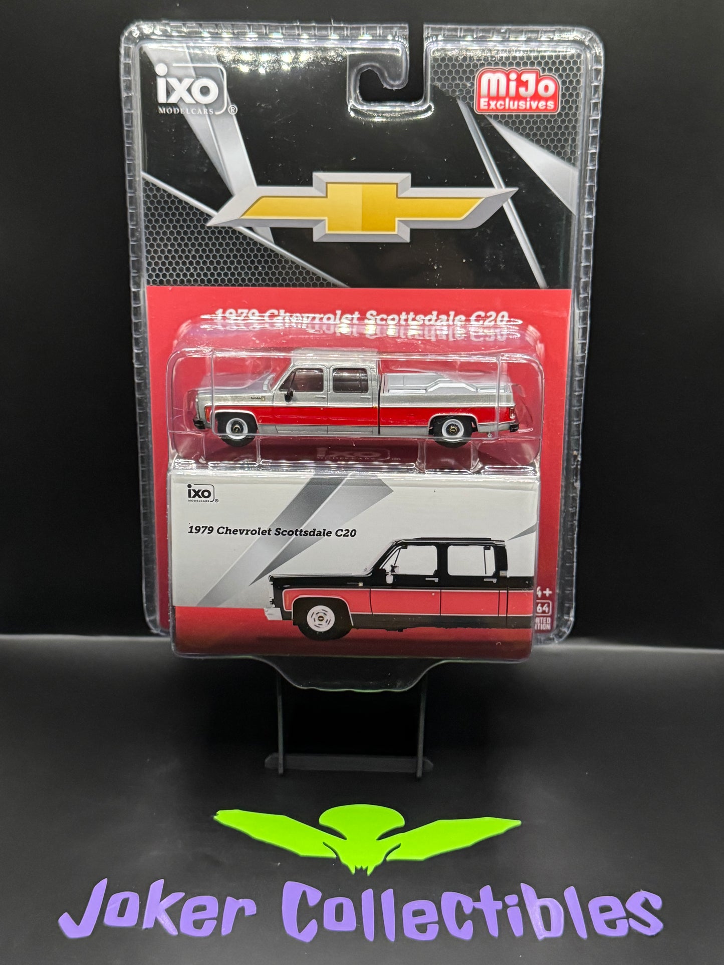 IXO Models Chase 1979 Chevrolet Scottsdale C20 Crew Cab Black Red Two Tone Lowered
