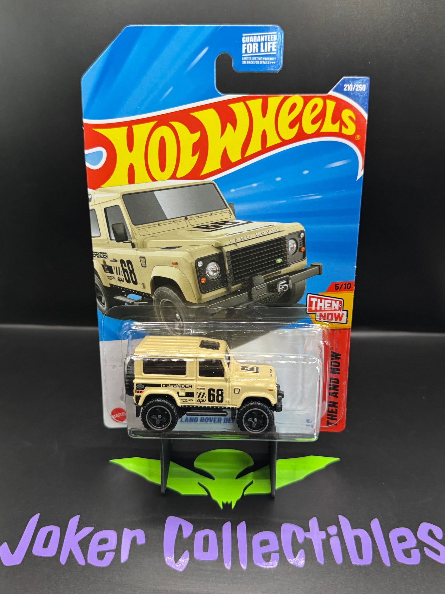 Hot Wheels 2025 Tan Land Rover Defender 210/250 Then and now 5/10 L Case