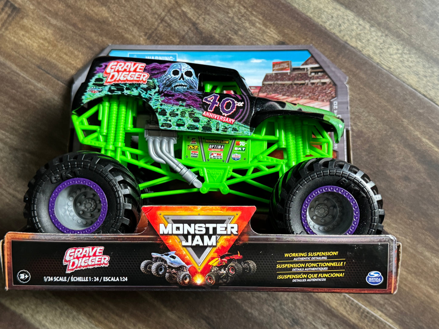 Spin Master Monster Jam 2024 1:24 Scale Grave Digger 40th Anniversary