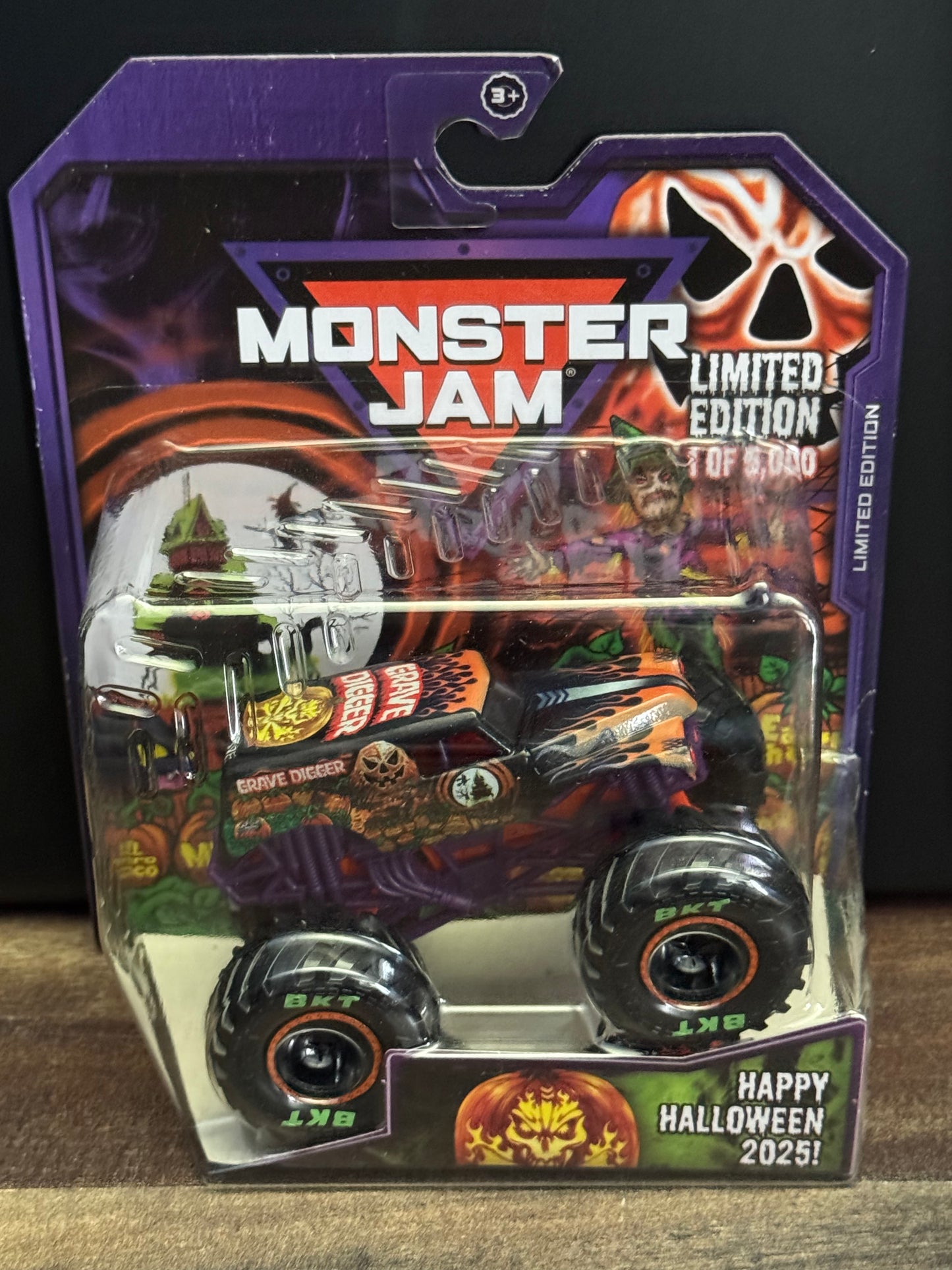 Spin Master Monster Jam 2025 Limited Edition Halloween Grave Digger