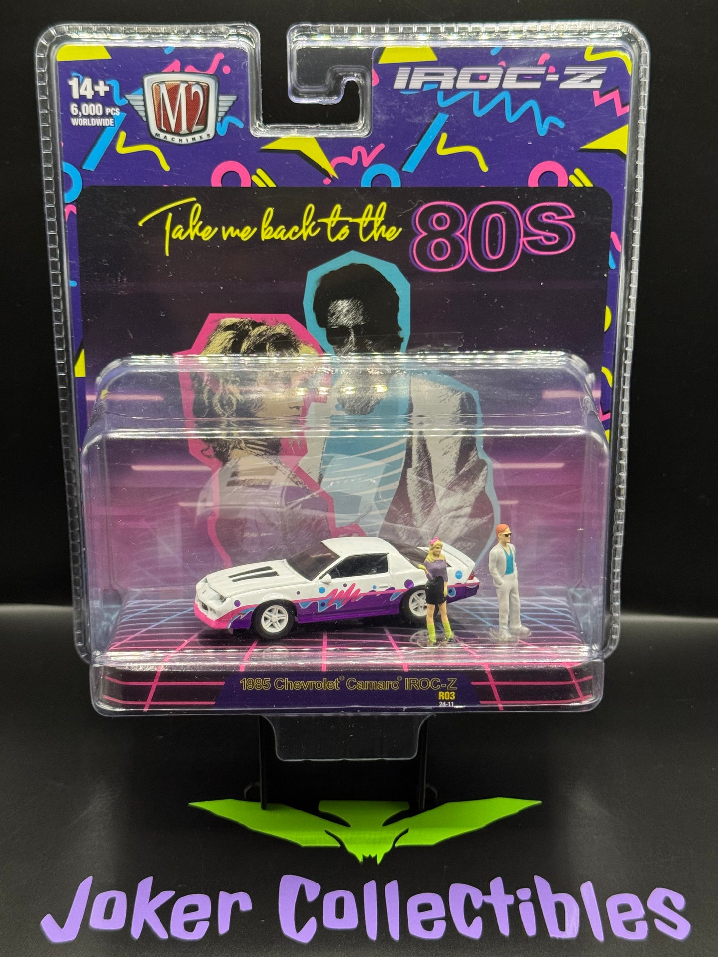 M2 Machines Diorama 1985 Chevrolet Camaro IROC-Z R03 24-11
