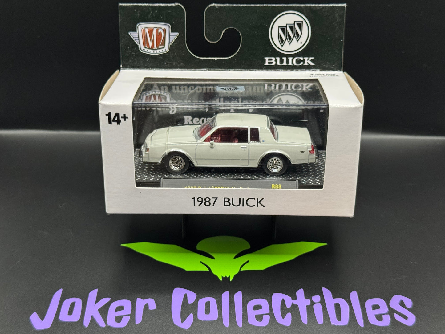 M2 Machines Auto-Thentics 1987 Buick Regal Limited R88 24-42