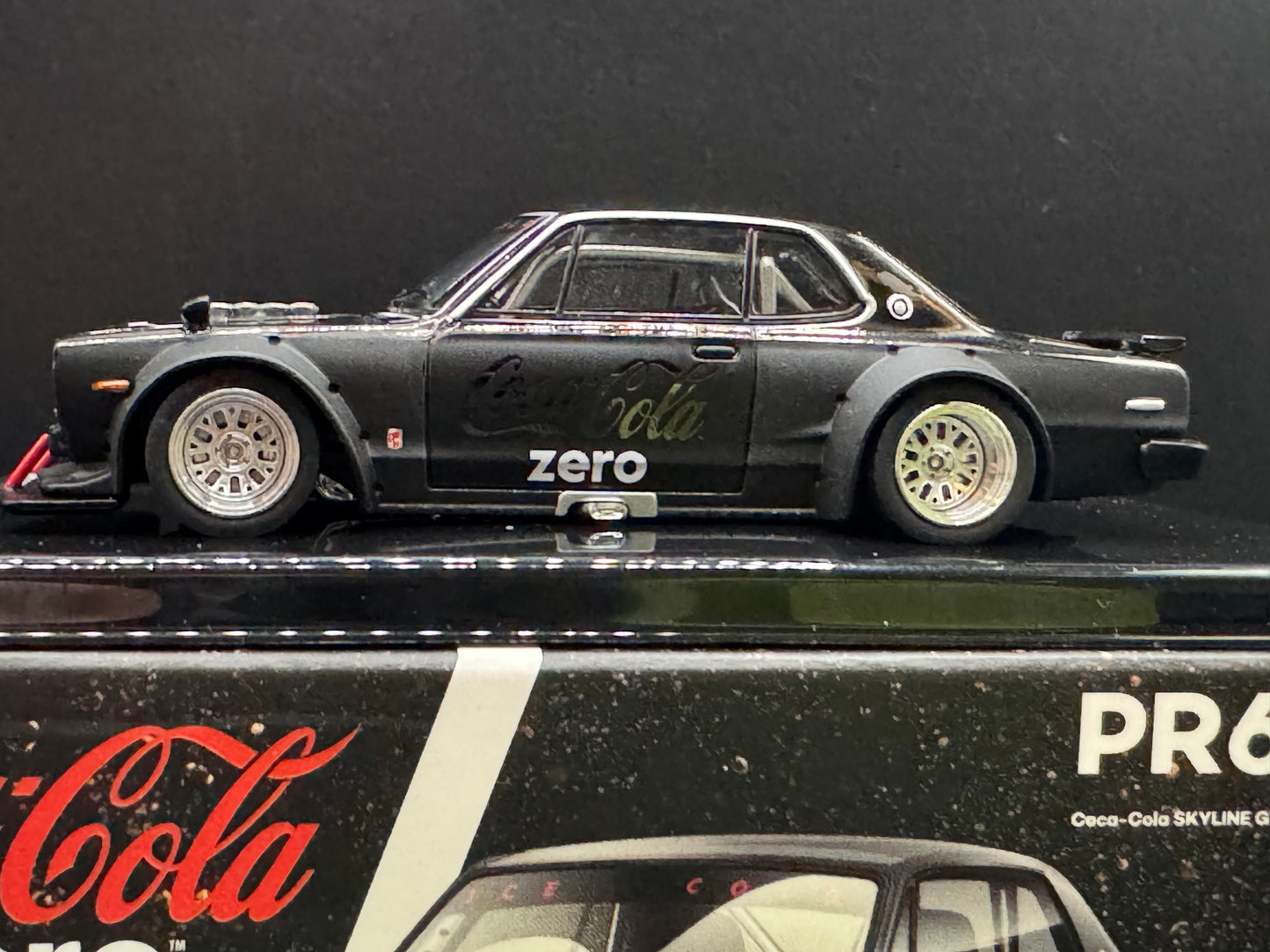 Pop Race Nissan Skyline GT-R V8 Drift Hakosuka Coca Cola Zero Black PR64-144
