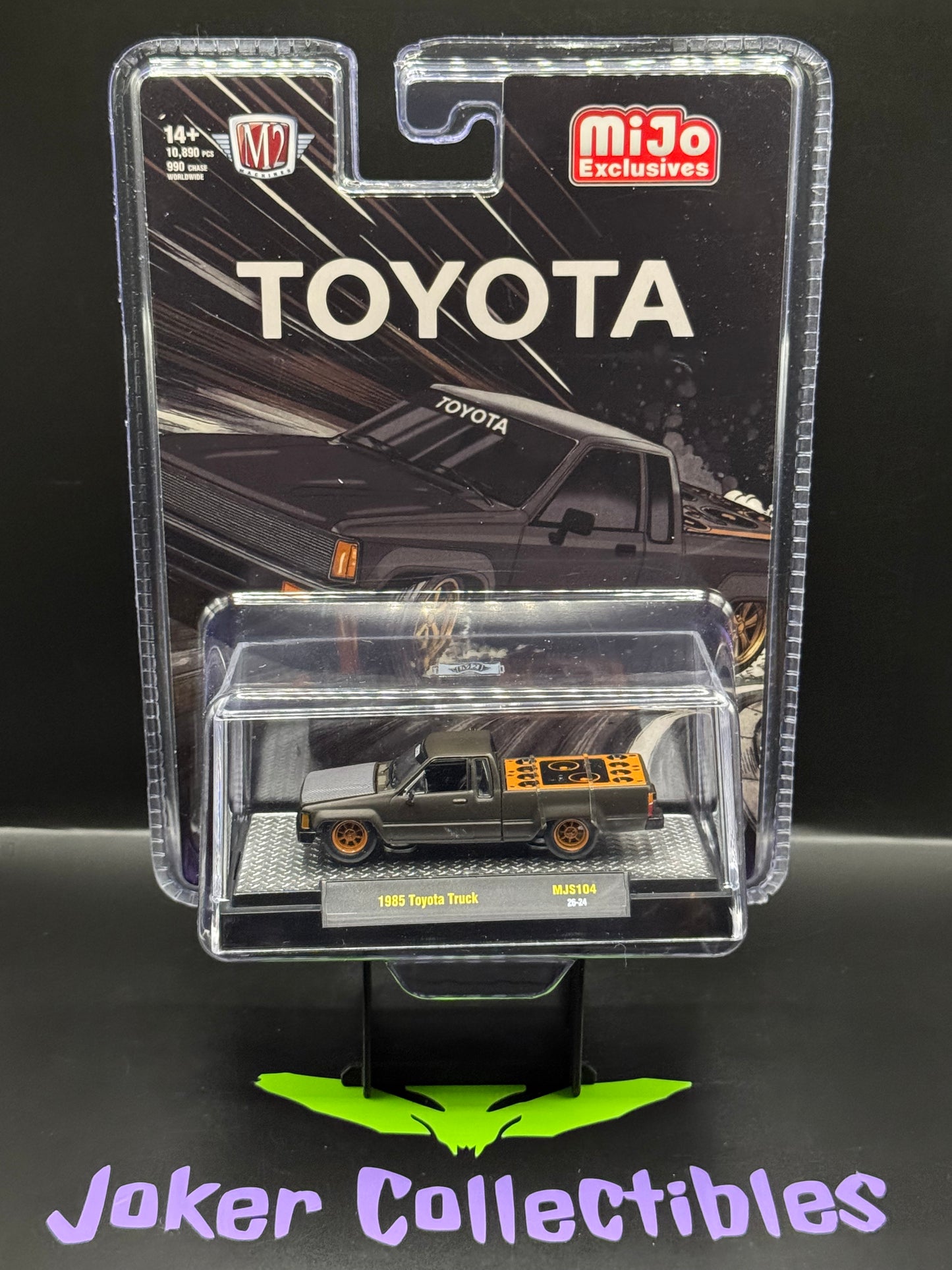 M2 Machines 1985 Toyota Pickup Truck Slammed Matte Grey Carbon Hood MJS104 26-24
