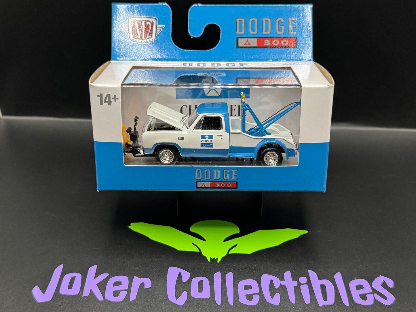 M2 Machines Auto-Thentics 1972 Dodge D-300 Tow Truck R111 26-36