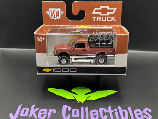 M2 Machines Auto-Thentics 1993 Chevrolet Silverado 1500 4x4 R111 26-33