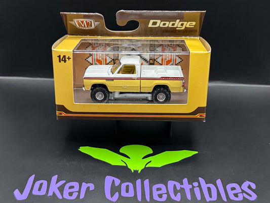 M2 Machines Auto-Thentics 1979 Dodge Adventurer 150 Palomino R111 26-31