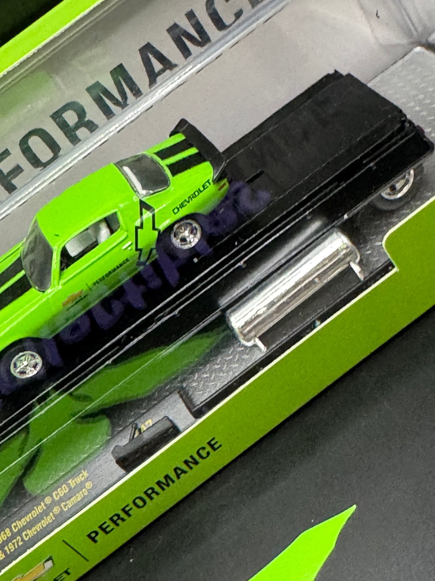 M2 Machines Auto-Haulers 1968 Chevrolet C60 Truck & 1972 Chevrolet Camaro R47 21-11