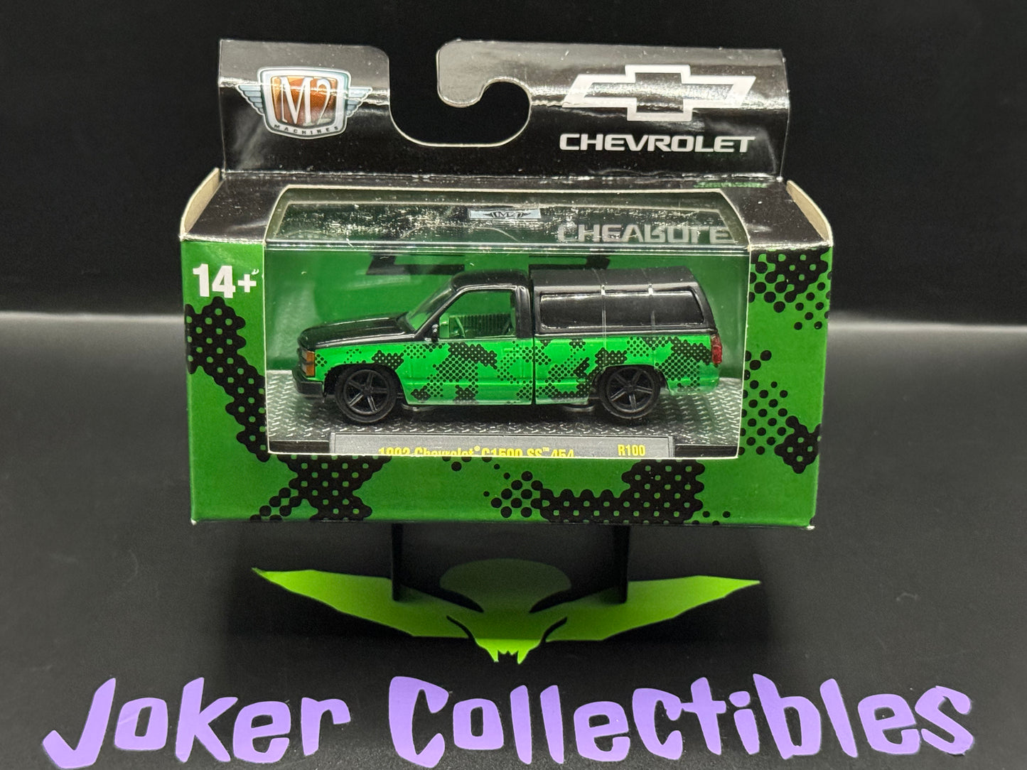 M2 Machines Green Camouflage 1992 Chevrolet C1500 SS 454 R100 25-33