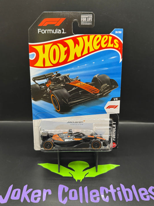 Hot Wheels 2026 McLaren Formula 1 Team 20/250 Formula 1 1/5 C Case