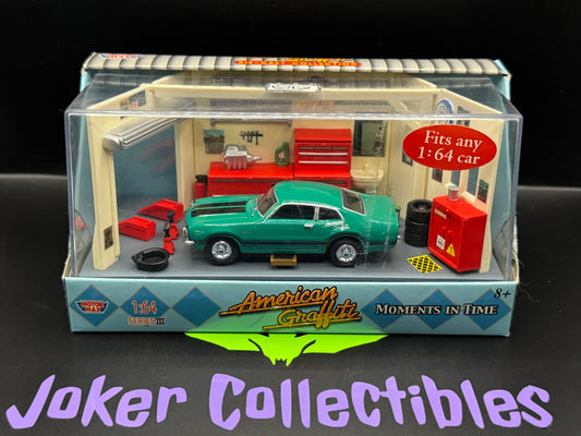 Motormax 1:64 American Graffiti Moments in Time Diorama 1970 Ford Maverick