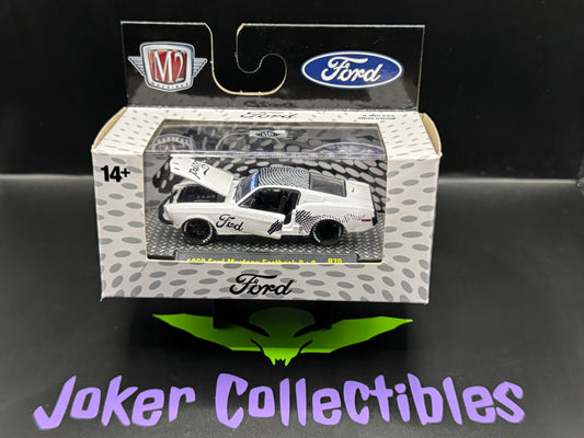 M2 Machines White 1968 Ford Mustang Fastback 2+2 R70 23-34