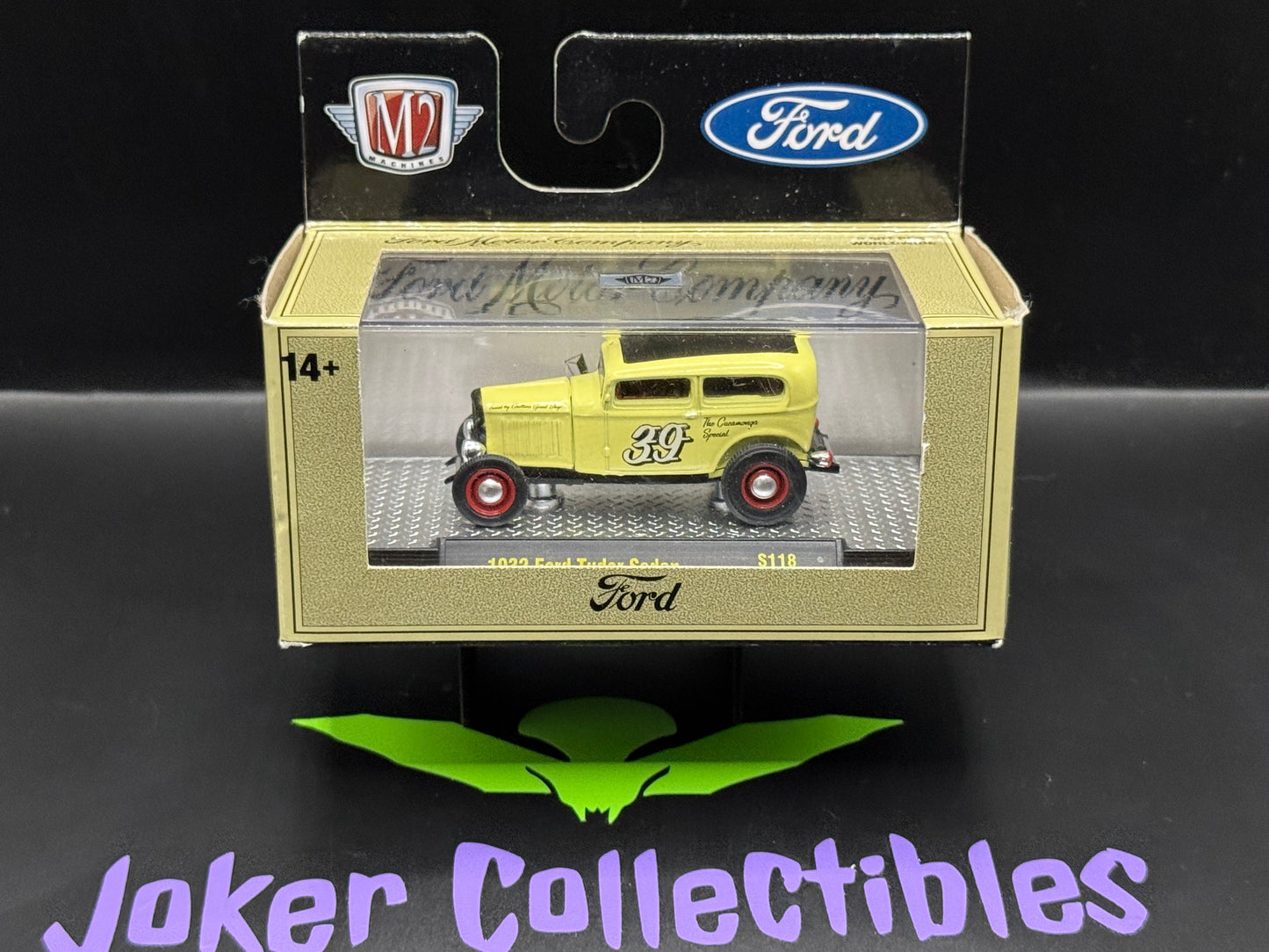 M2 Machines Yellow 1932 Ford Tudor Sedan S118 23-40