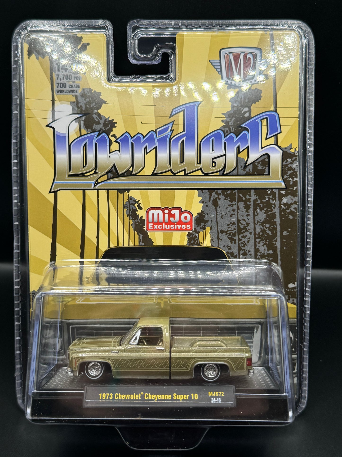 M2 Machines Lowriders 1973 Chevrolet Cheyenne Super 10 Gold Pickup Truck MJS72 24-13