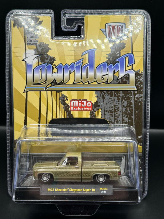 M2 Machines Lowriders Gold 1973 Chevrolet Cheyenne Super 10 MJS72 24-13