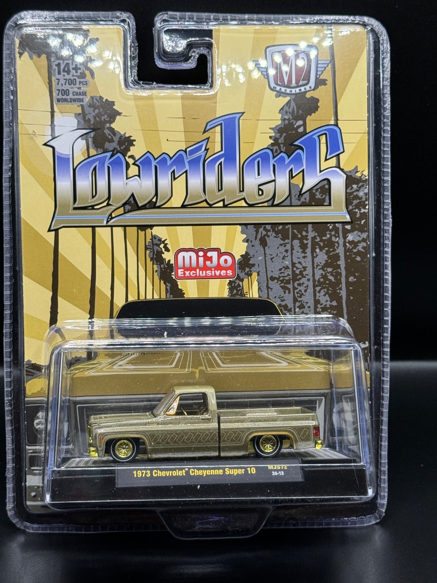 M2 Machines Lowriders Gold Chase 1973 Chevrolet Cheyenne Super 10 MJS72 24-13