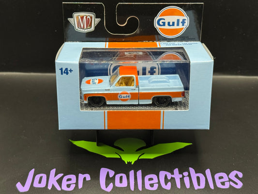 M2 Machines Gulf 1973 Chevrolet Cheyenne 10 WMTS19 25-20
