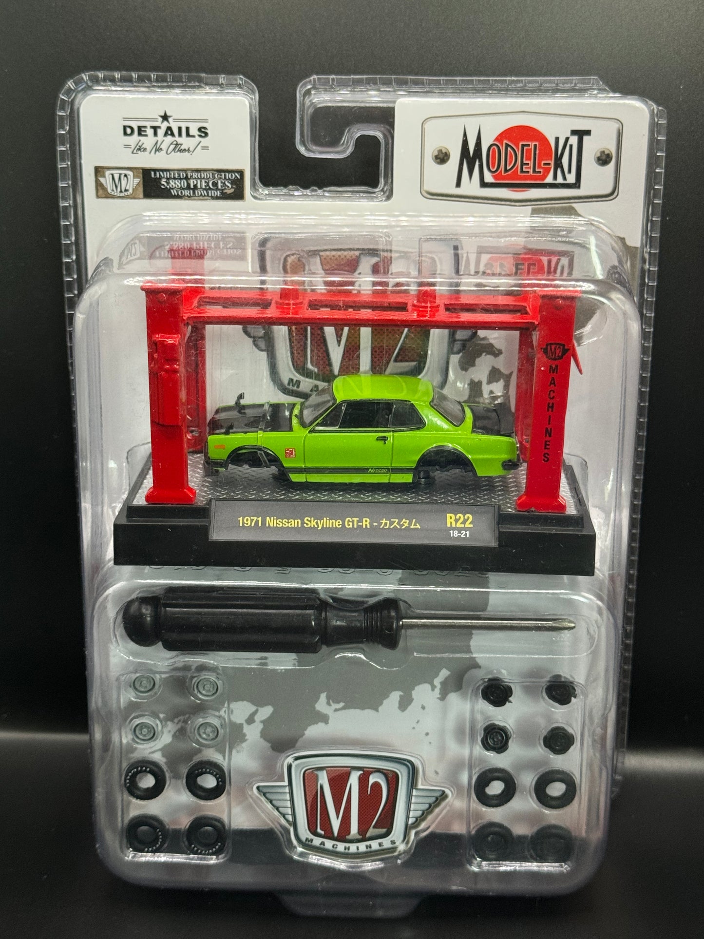 M2 Machines Model-Kit with Auto Lift Green 1971 Nissan Skyline GT-R R22 18-21