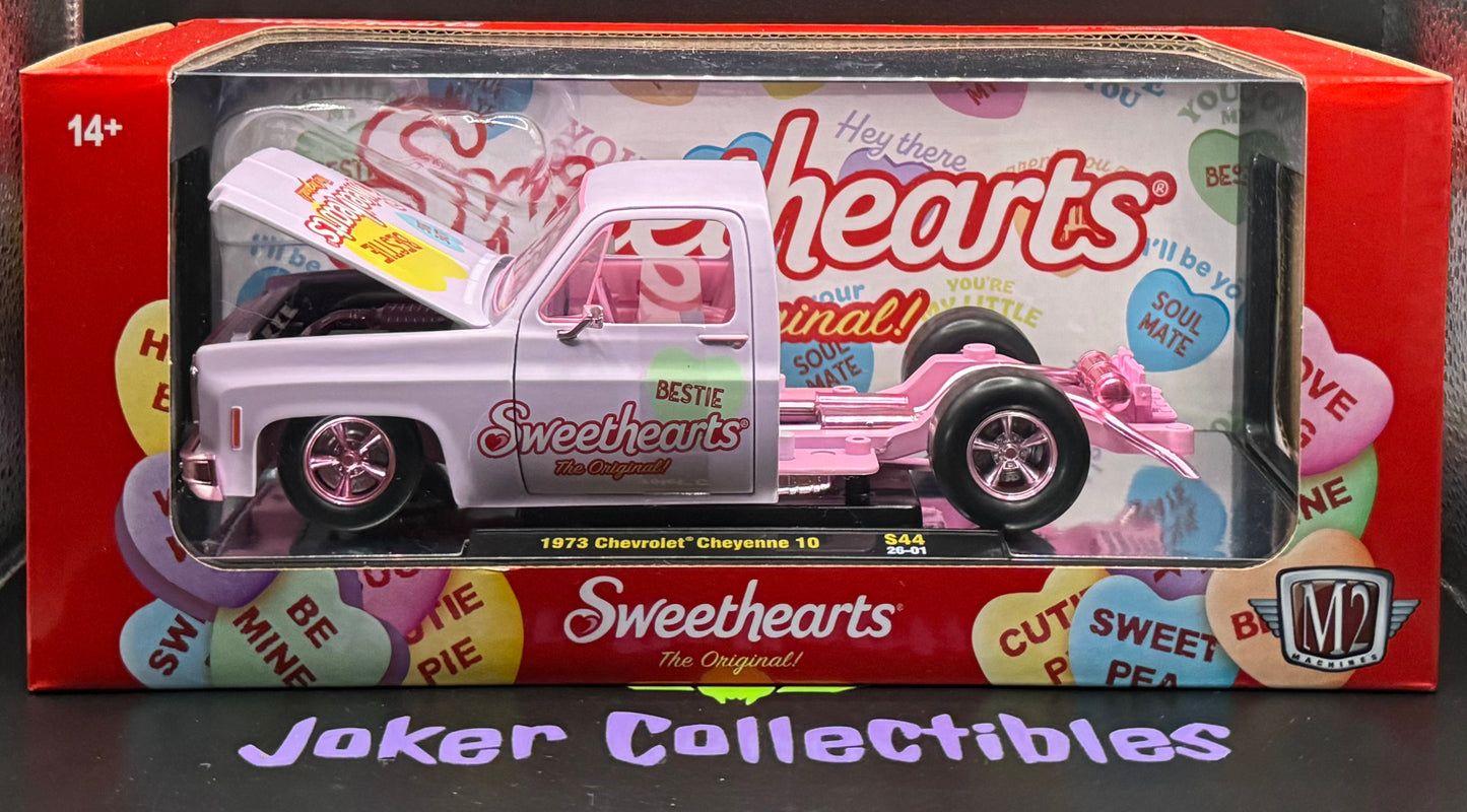 M2 Machines 1:24 Scale Sweethearts Chase 1973 Chevrolet Cheyenne 10 S44 26-01 Pink Purple