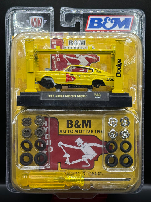 M2 Machines Model-Kit with Auto Lift B&M Yellow 1966 Dodge Charger Gasser R49 22-20