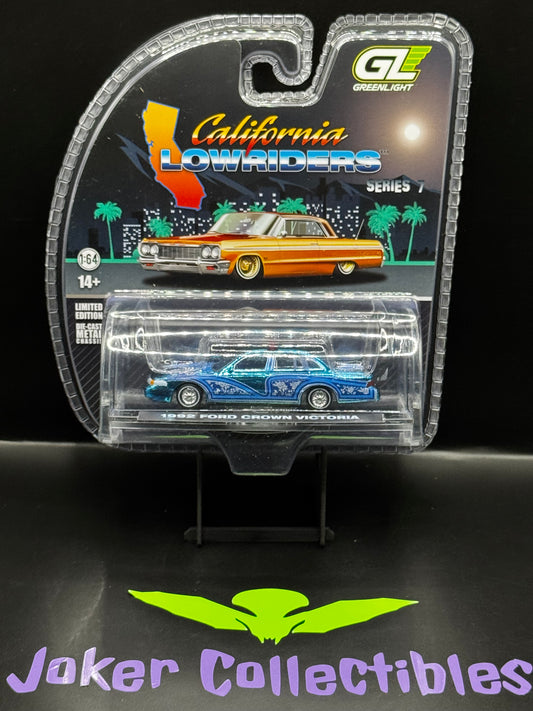 Greenlight California Lowriders Series 7 Blue Chrome Chase 1992 Ford Crown Victoria Police