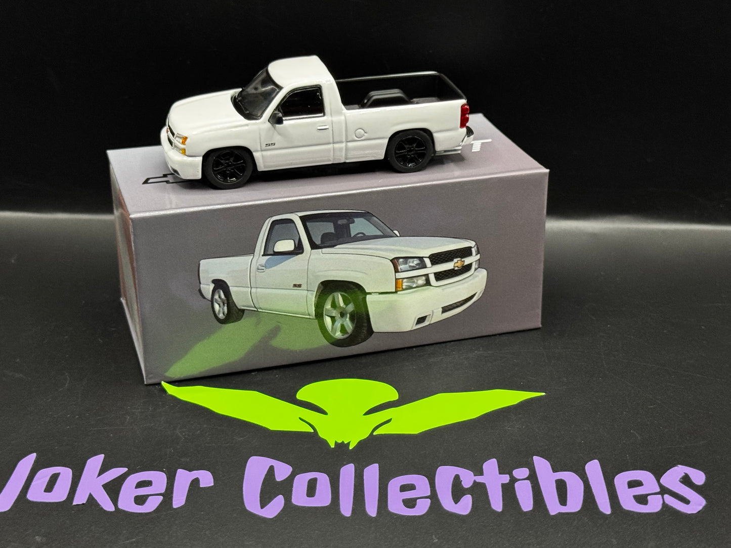 Paragon Models PARA64 1:64 2006 Chevrolet Silverado Single Cab Summit White