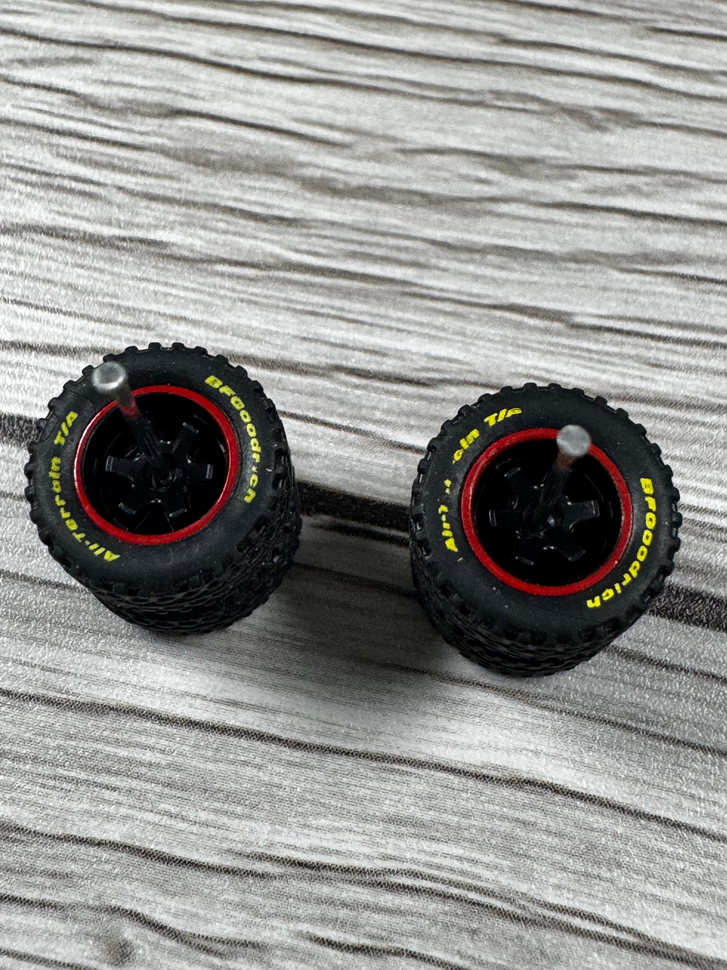Off-Road Customizing Wheel & Tire Sets