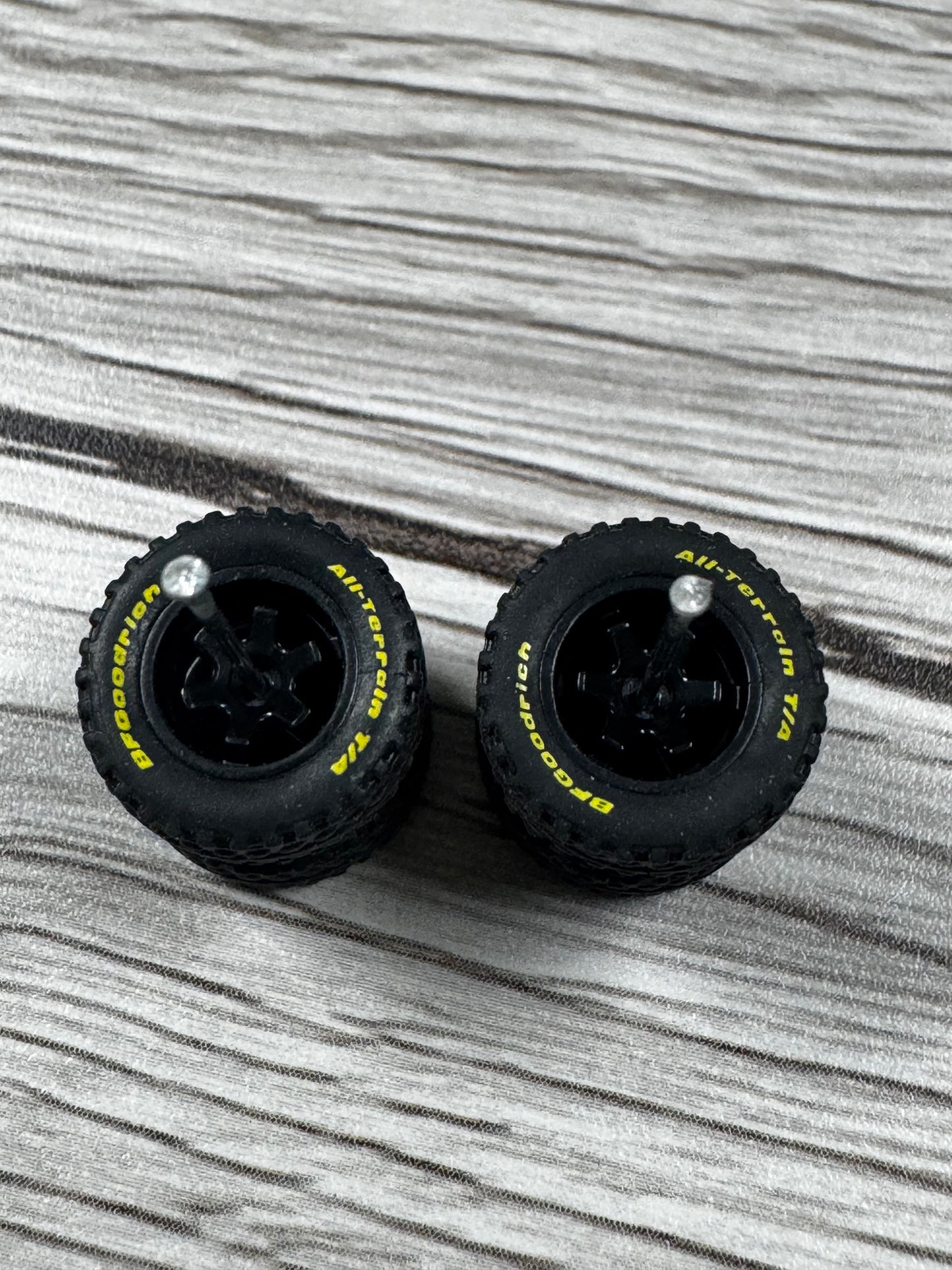 Off-Road Customizing Wheel & Tire Sets
