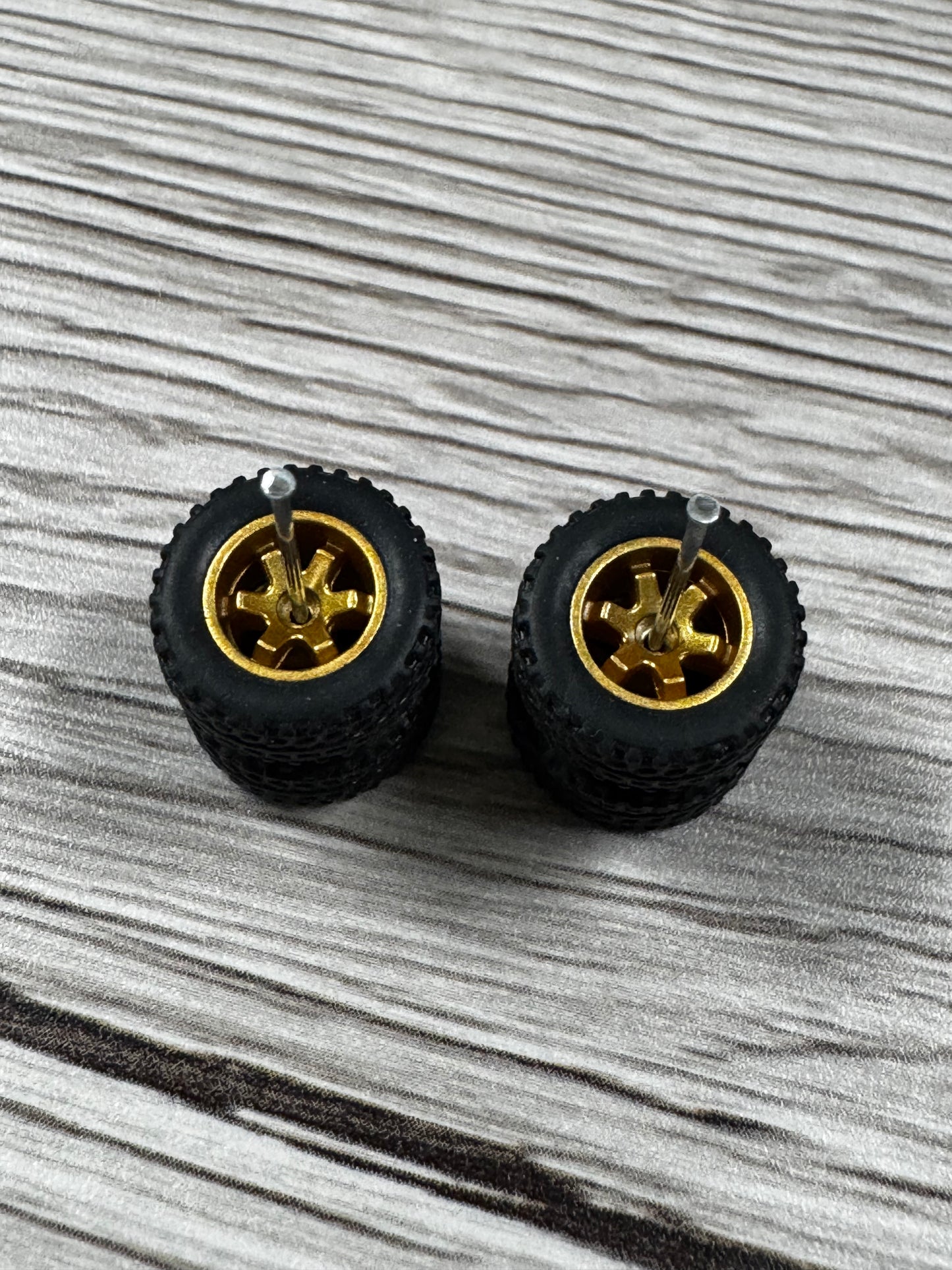 Off-Road Customizing Wheel & Tire Sets