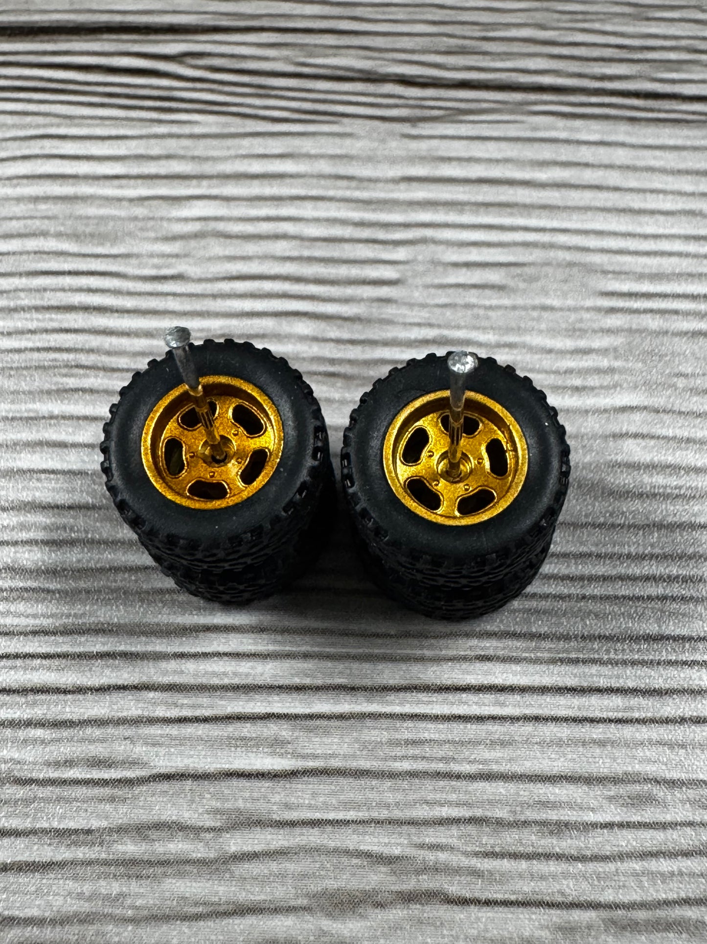 Off-Road Customizing Wheel & Tire Sets