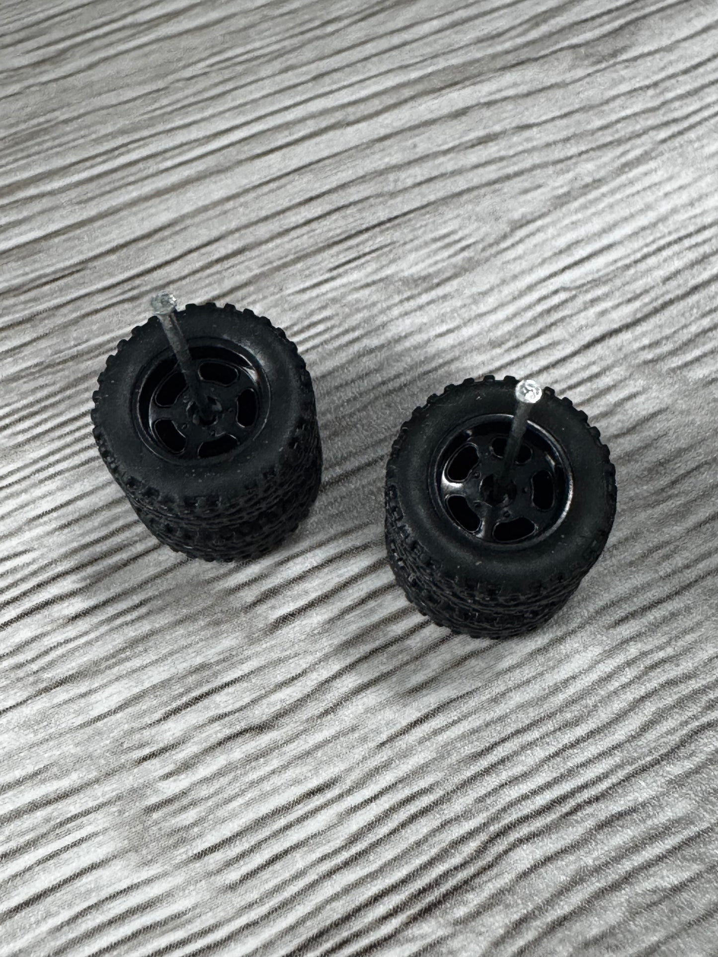 Off-Road Customizing Wheel & Tire Sets
