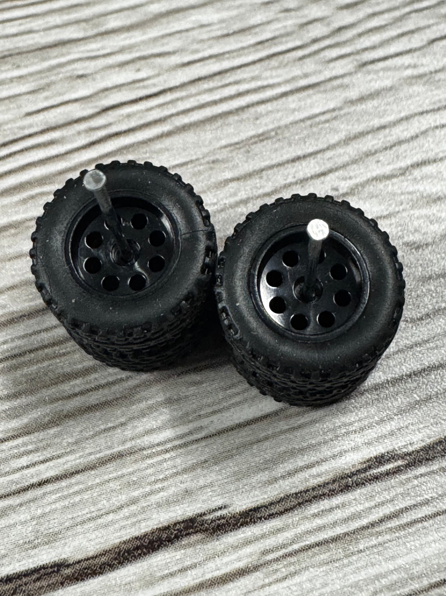 Off-Road Customizing Wheel & Tire Sets