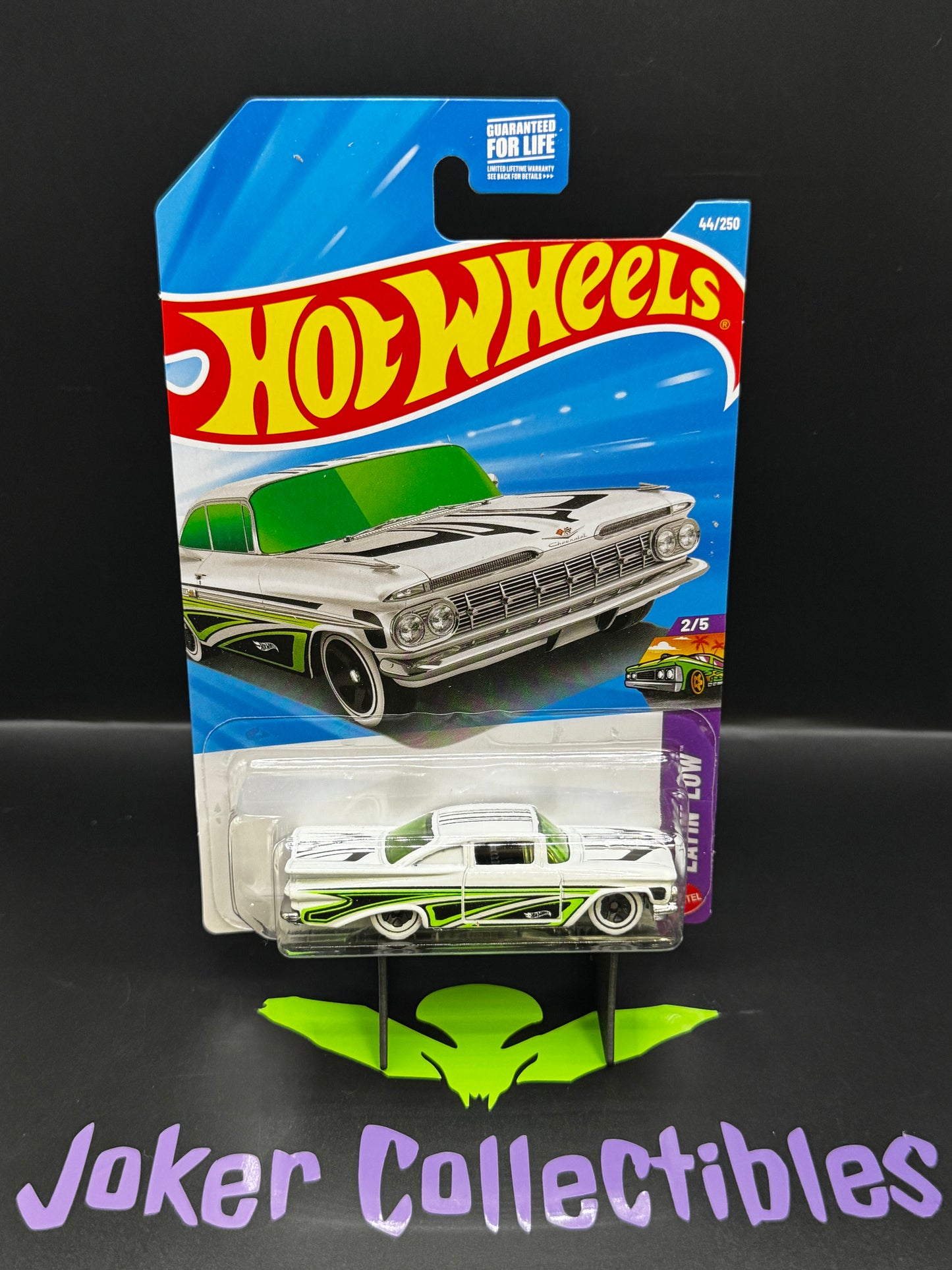 Hot Wheels 2026 White & Green '59 Chevy Impala 44/250 Layin' Low 2/5 G Case