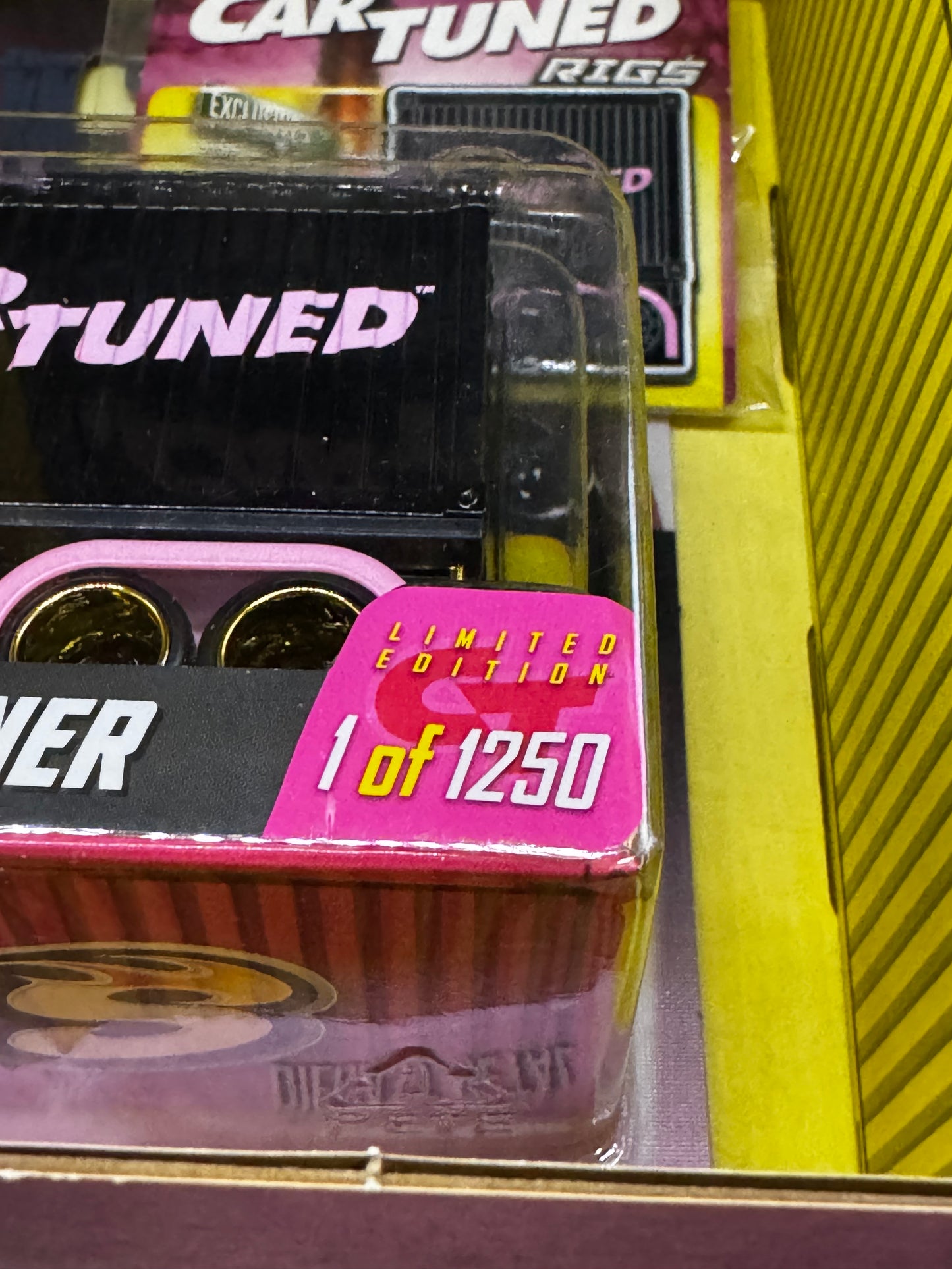 CarTuned Rigs 2026 Diecast SuperCon Sneaky Pete - Container Black & Pink Car Tuned