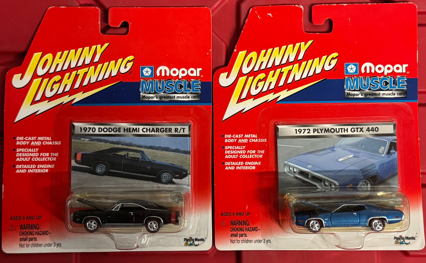 Johnny Lightning 1970 Dodge Hemi Charger R/T & 1972 Plymouth GTX 440 Mopar Muscle