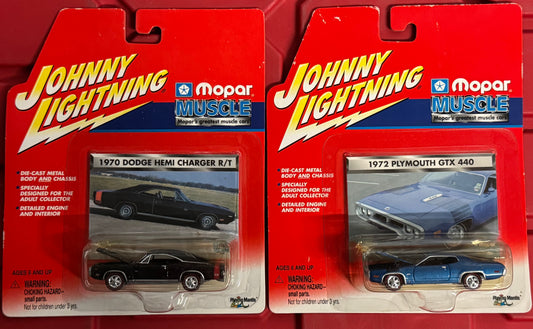 Johnny Lightning 1970 Dodge Hemi Charger R/T & 1972 Plymouth GTX 440 Mopar Muscle