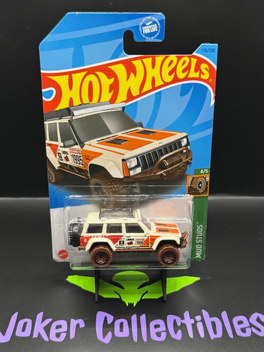 Hot Wheels 2023 Treasure Hunt '95 Jeep Cherokee 176/250 Mud Studs 4/5