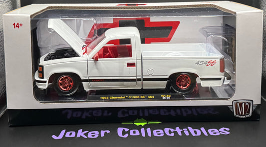 M2 Machines 1:24 Scale Chase White 1993 Chevrolet C1500 SS 454 R142 26-09